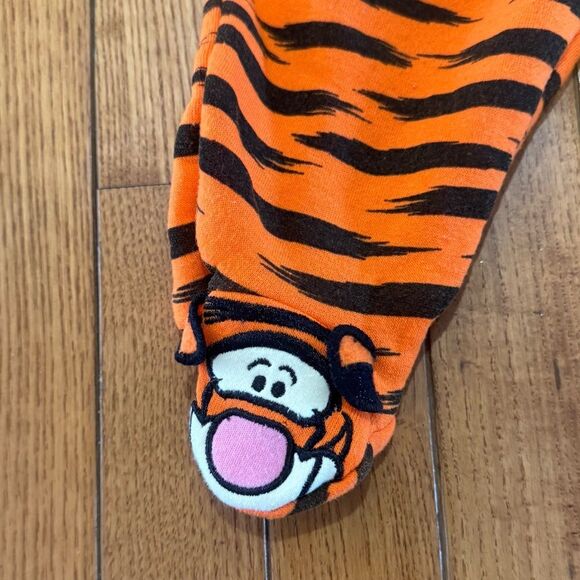 Disney Baby Tigger 2 piece footie outfit size 3/6 months - Picture 5 of 7
